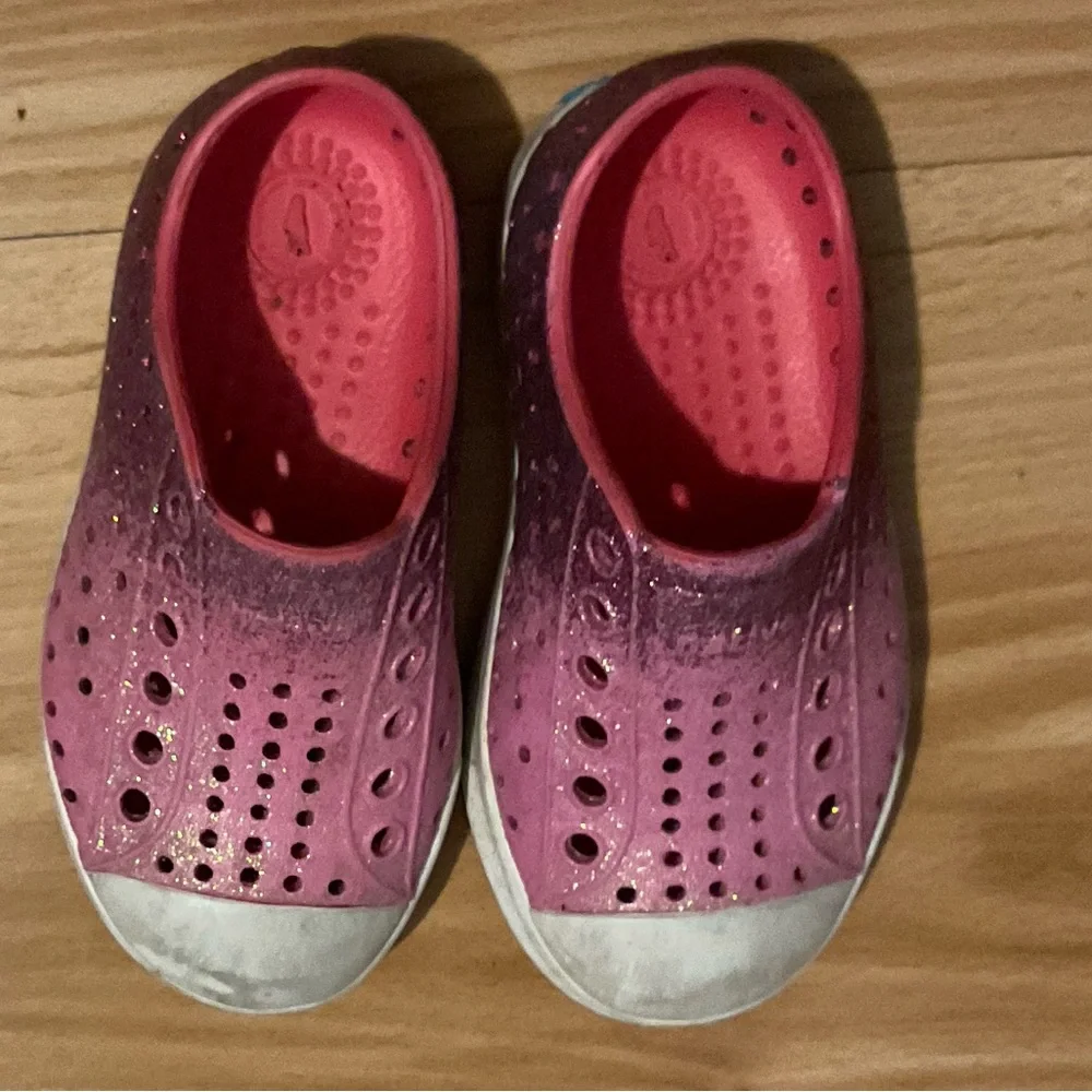 Native‎ Shoes Kids Pink and White Water Shoes